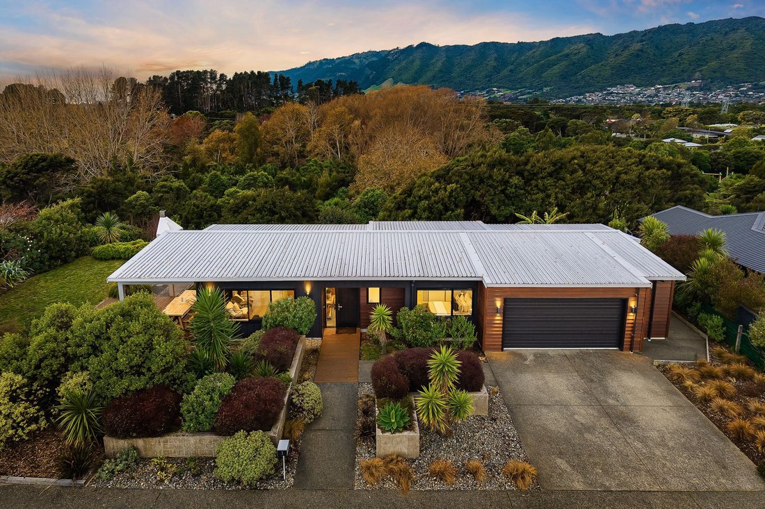 Waikanae, Wellington, New Zealand 1 - 18371078