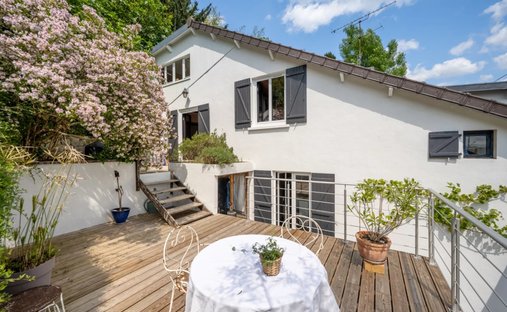House in Sud, Le Mesnil-le-Roi, France 1