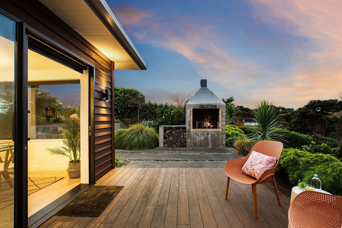 Waikanae, Wellington, New Zealand 5 - 18371078