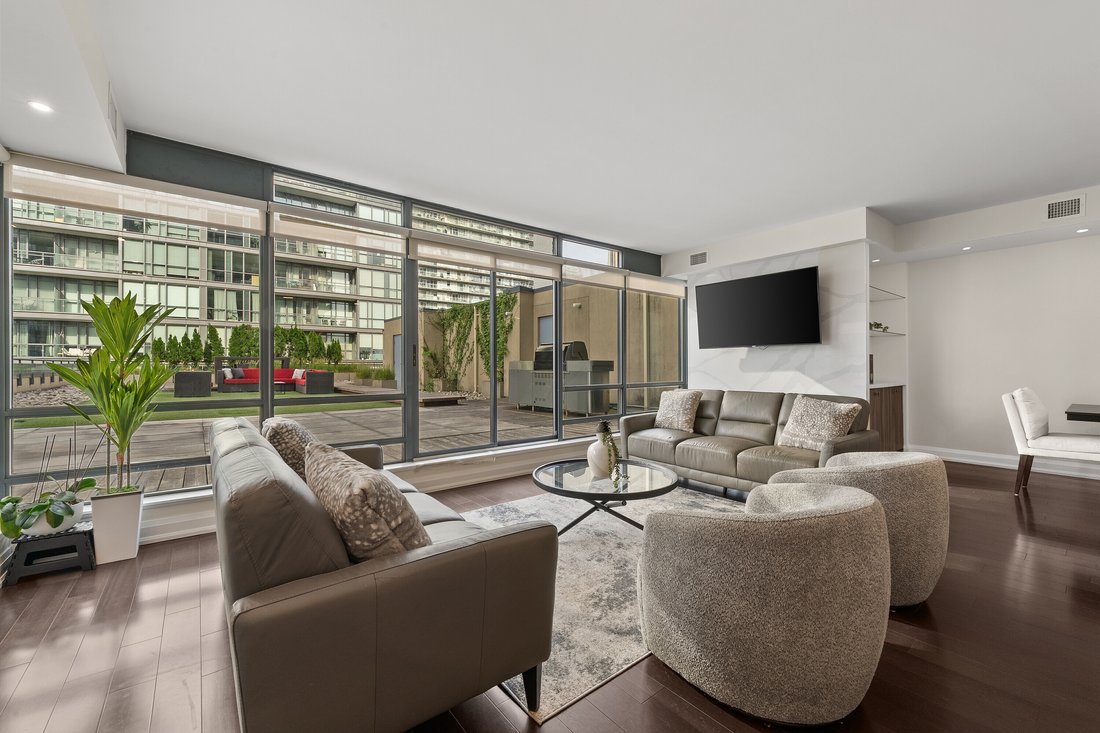 Condo in Toronto, Ontario, Canada 1 - 18371127