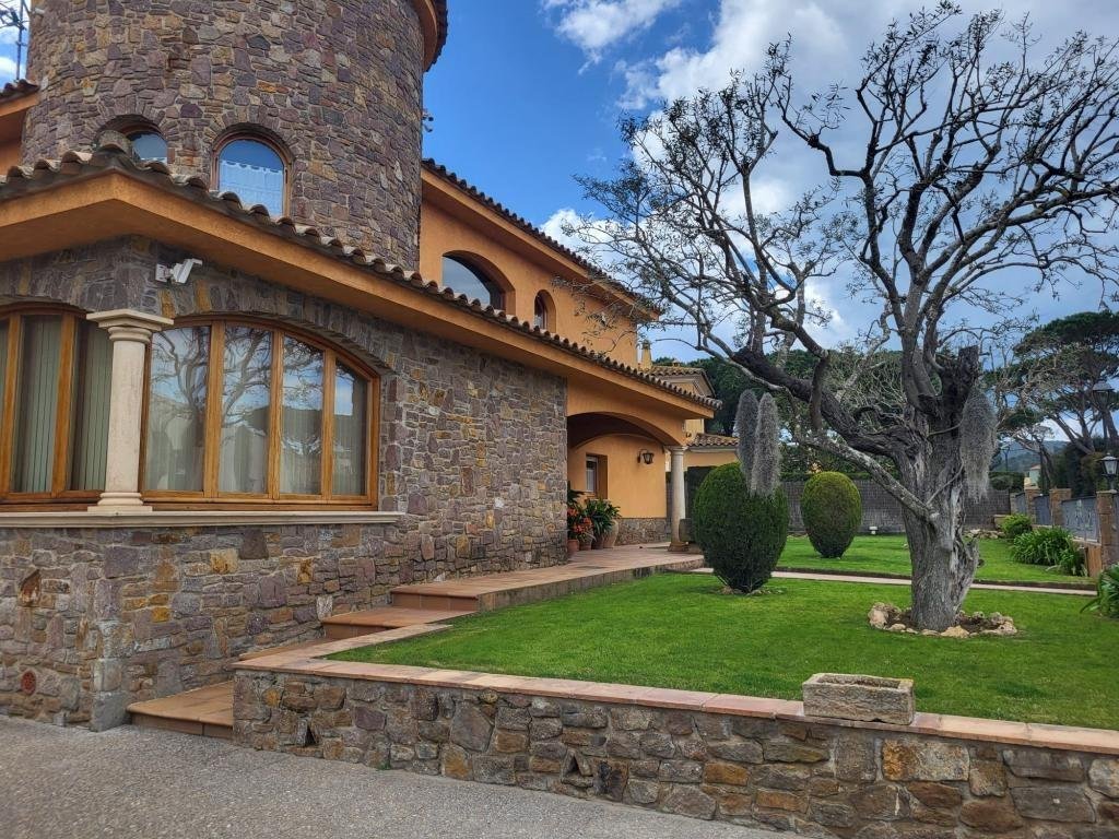 Villa en Montrás, Cataluña, España 1 - 18371066