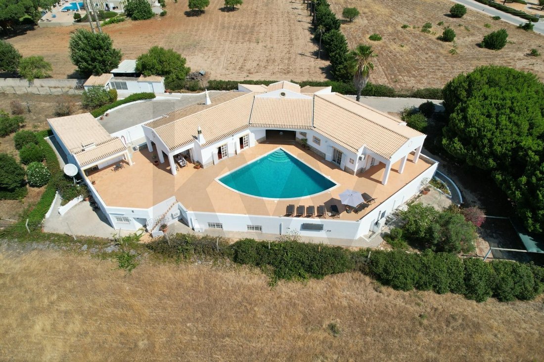 Townhouse in Lagoa e Carvoeiro, Algarve, Portugal 1 - 18304411