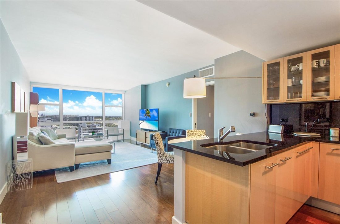 Condo in Miami Beach, Florida, United States 3 - 18371378