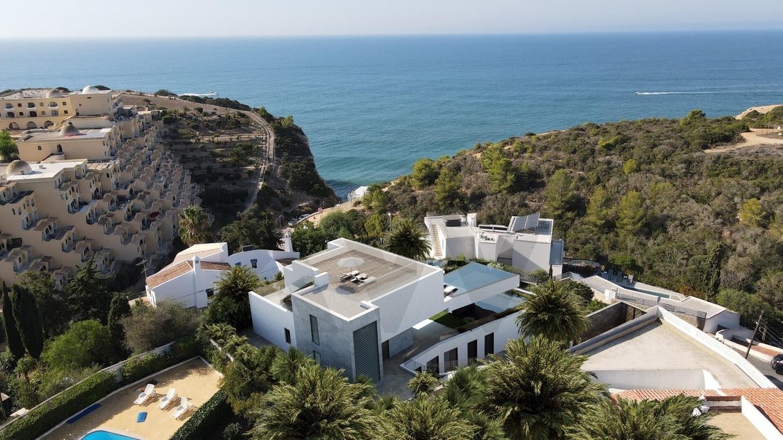 Townhouse in Carvoeiro, Algarve, Portugal 1 - 18371419