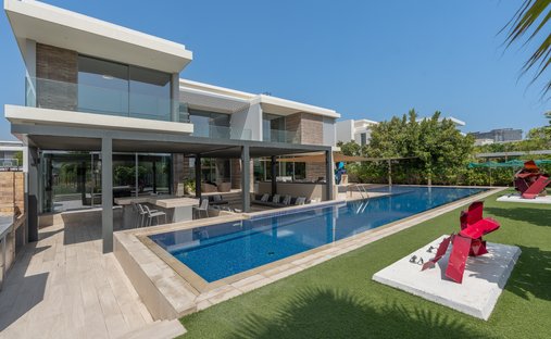 Villa in Hadaeq Sheikh Mohammed Bin Rashid, Dubai, United Arab Emirates 1