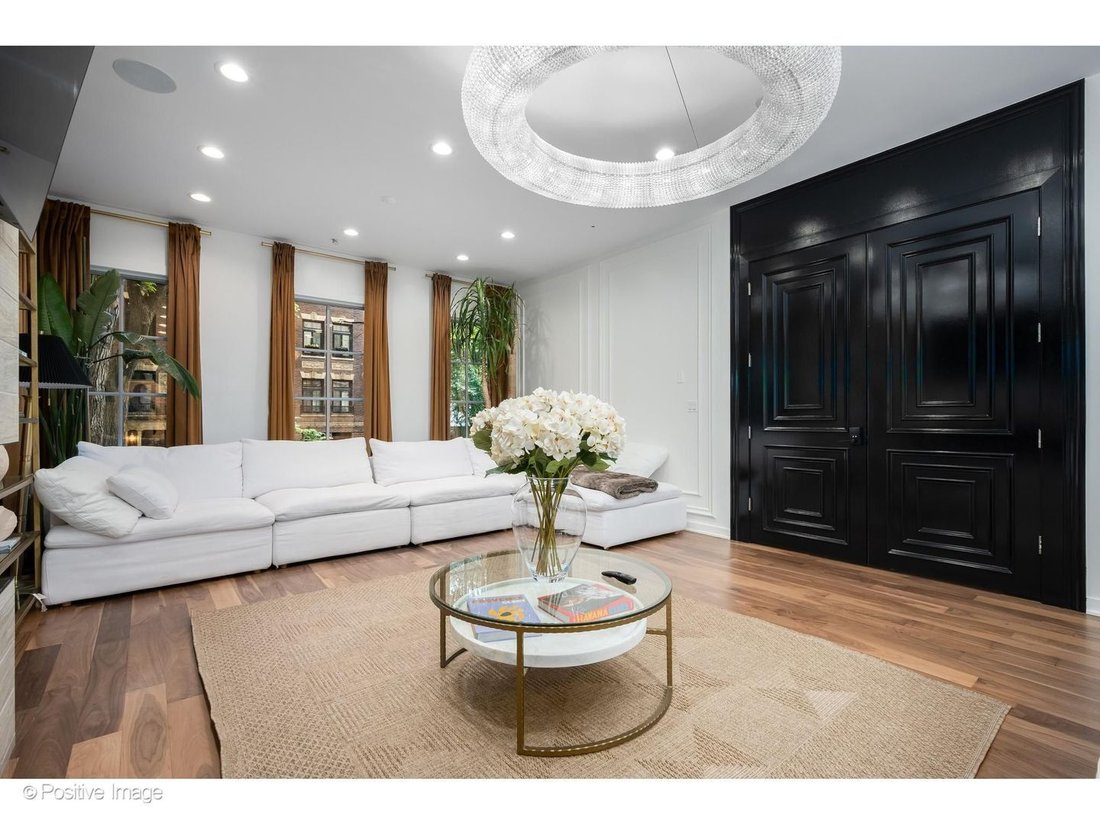 House in Chicago, Illinois, United States 5 - 18304557
