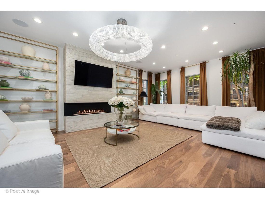 House in Chicago, Illinois, United States 3 - 18304557