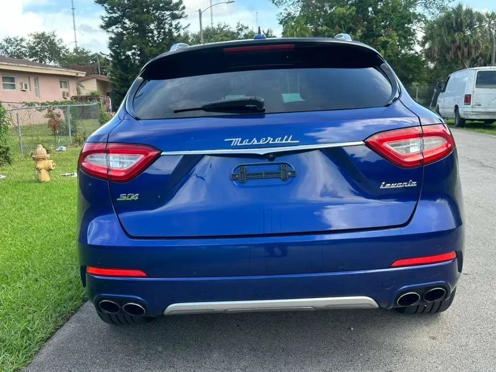 Suv in West Park, FL, United States 5 - 18371631