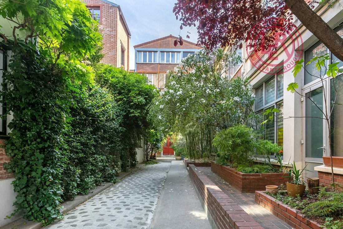 Apartment in Faubourg du Temple-Hôpital Saint Louis, Paris 10e Arrondissement, Paris 1 - 18371403