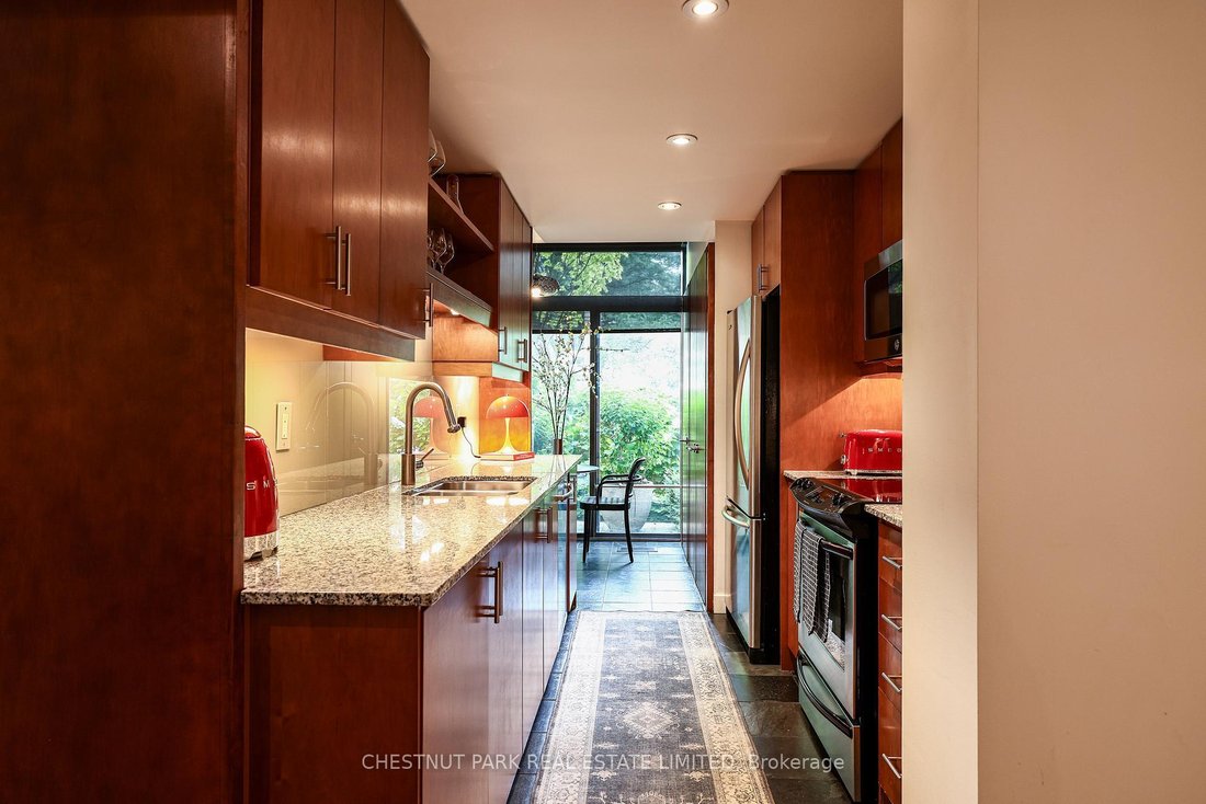 Condo in Toronto, Ontario, Canada 5 - 18371475