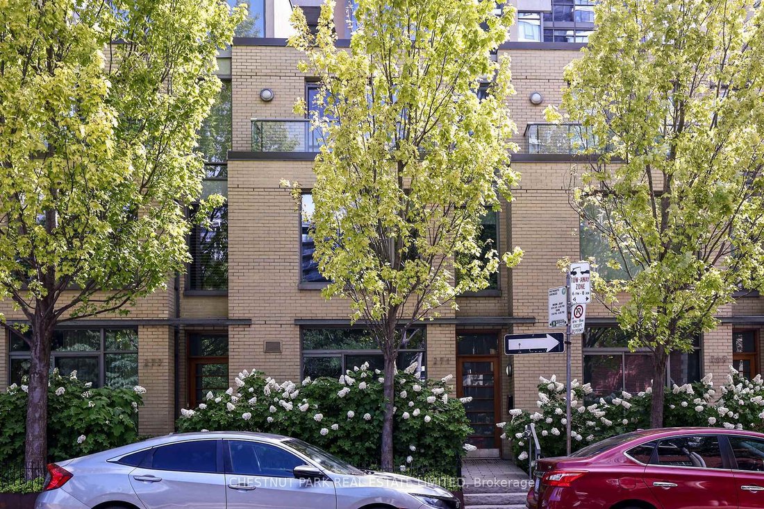 Condo in Toronto, Ontario, Canada 1 - 18371475