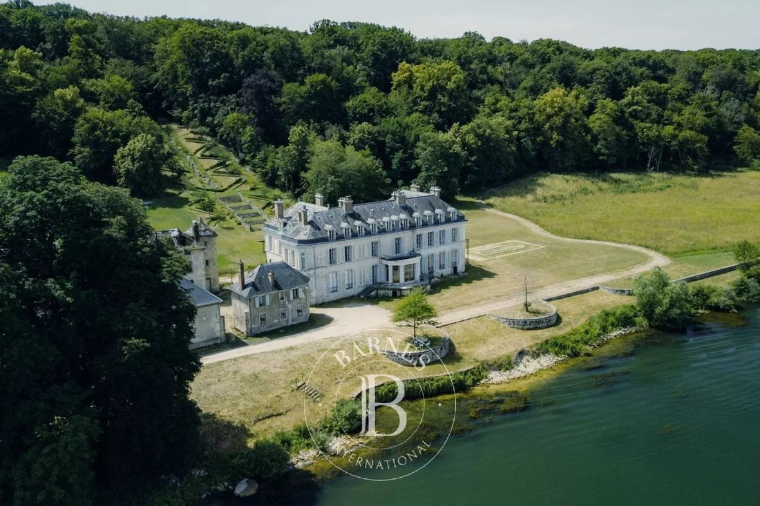 Castle in Centre Ville Nord Ouest, Fontainebleau, France 1 - 18213511