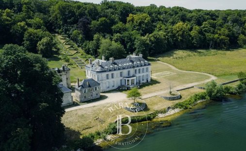 Castle in Centre Ville Nord Ouest, Fontainebleau, France 1