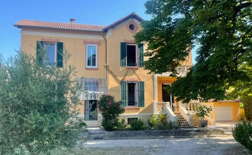 Estate in Sauzet, Auvergne-Rhône-Alpes, France 1