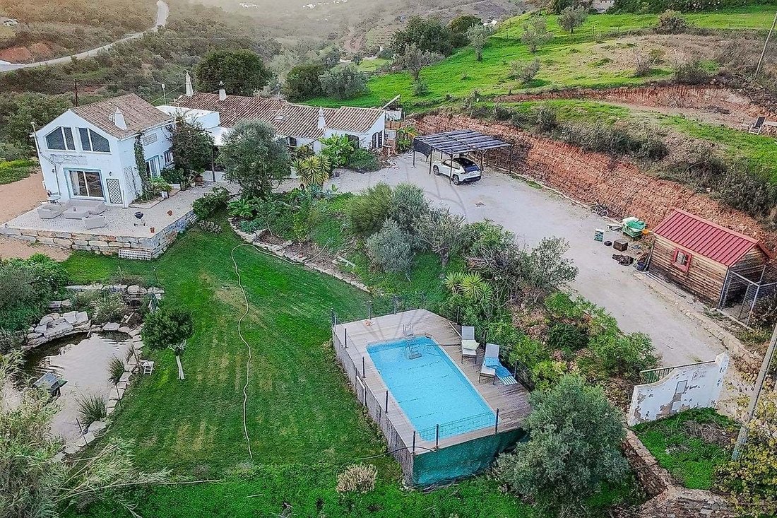 Villa in Santa Catarina da Fonte do Bispo, Algarve, Portugal 1 - 18372086
