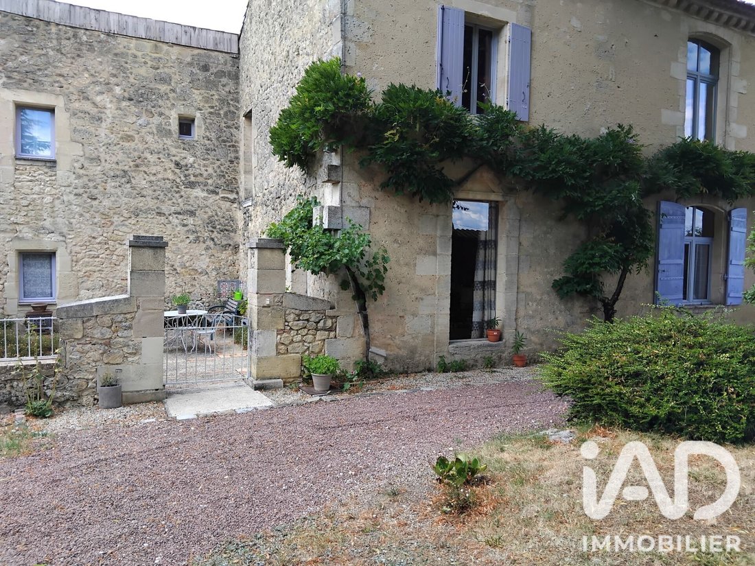 House in Saint-Quentin-de-Baron, Nouvelle-Aquitaine, France 1 - 17911058