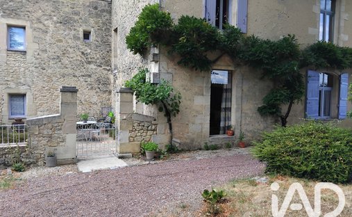 House in Saint-Quentin-de-Baron, Nouvelle-Aquitaine, France 1