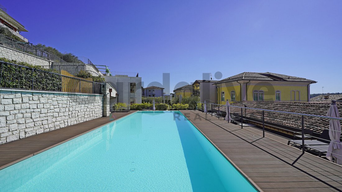 Apartamento en Salò, Lombardía, Italia 2 - 18371747