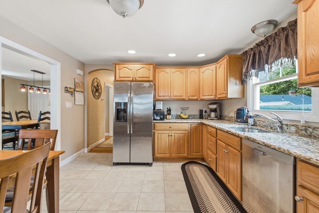 House in Lynn, Massachusetts, United States 4 - 18372035