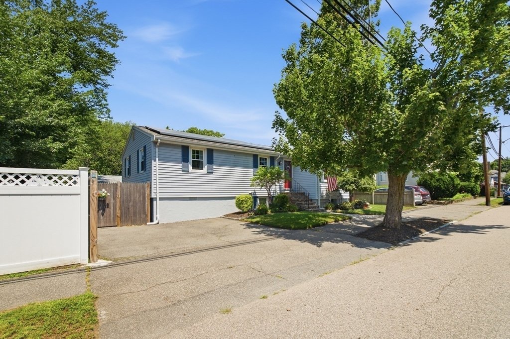 House in Lynn, Massachusetts, United States 3 - 18372035