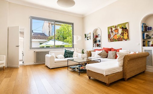 Villa in Hôtel de Ville-Quinconce-Saint Seurin-Fondaudège, Bordeaux, France 1