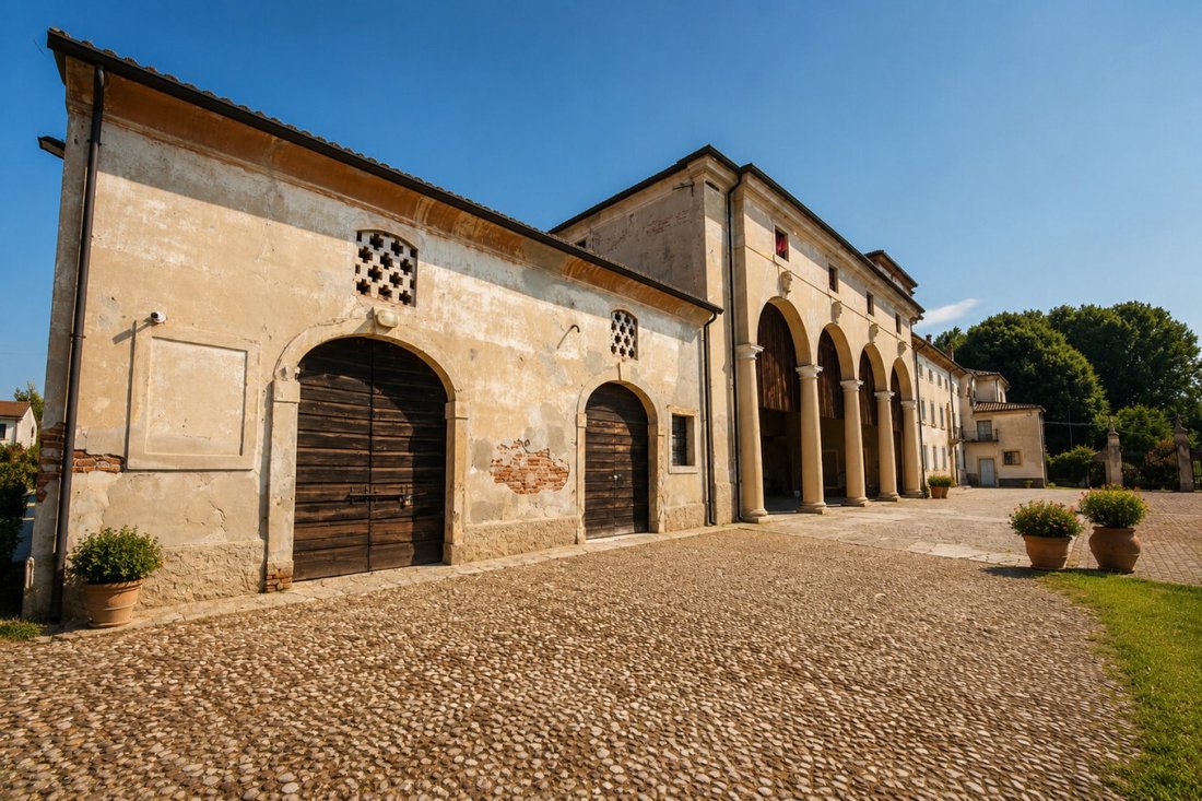 Villa in Erbe, Veneto, Italy 4 - 18371754