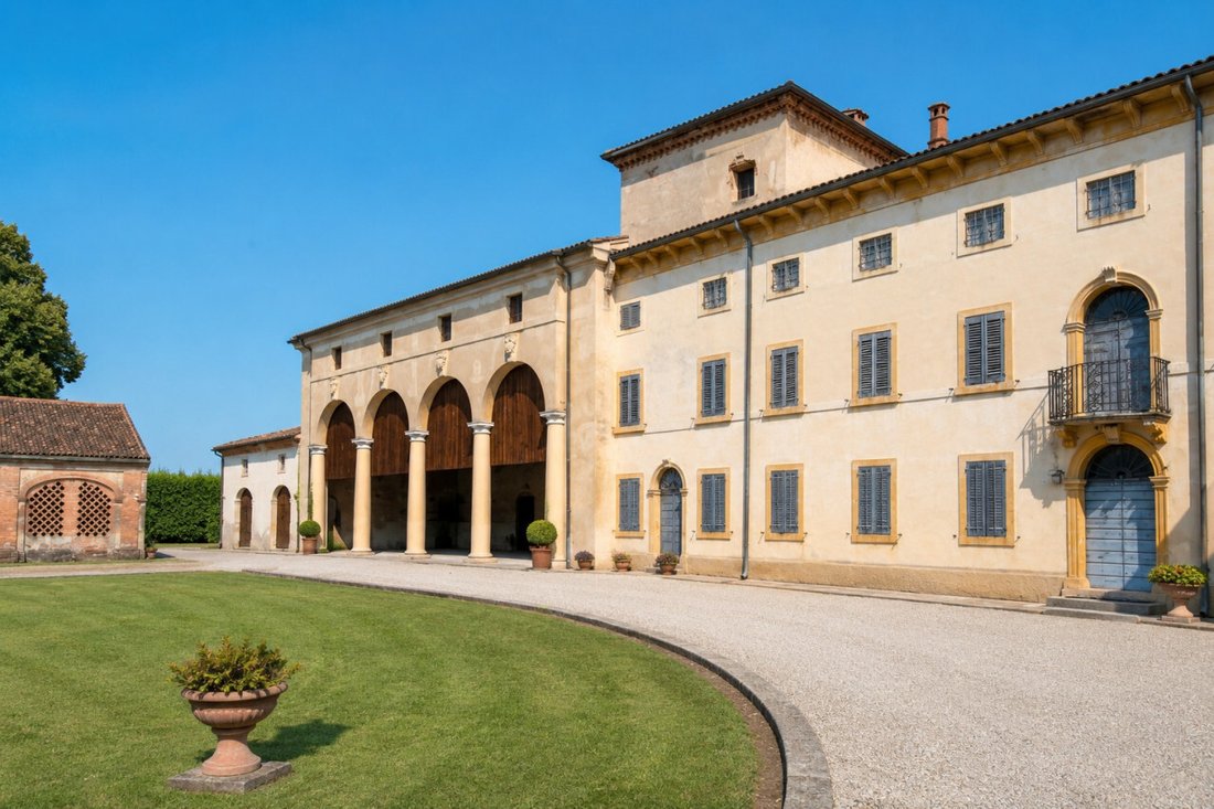 Villa in Erbe, Veneto, Italy 3 - 18371754