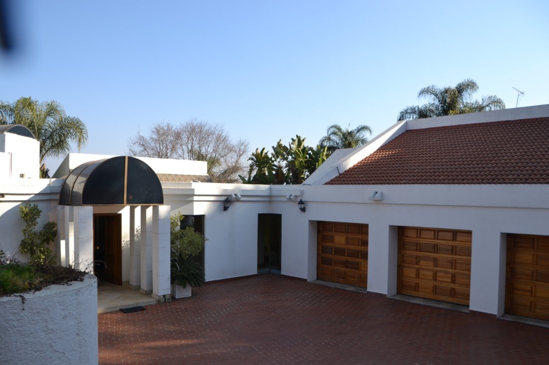 House in Hartbeespoort, North West, South Africa 4 - 18371865