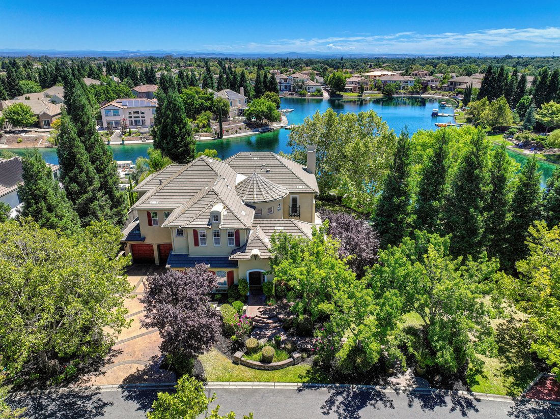 Roseville, California, United States 1 - 18372048