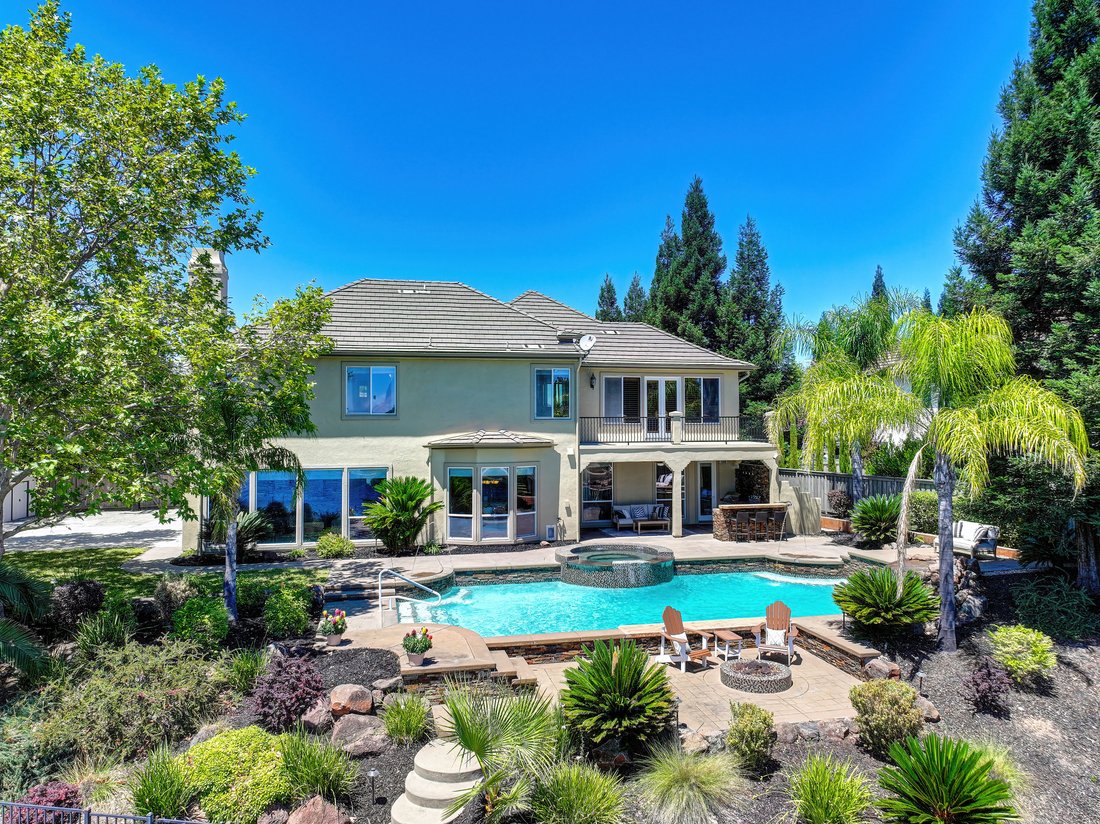 Roseville, California, United States 4 - 18372048