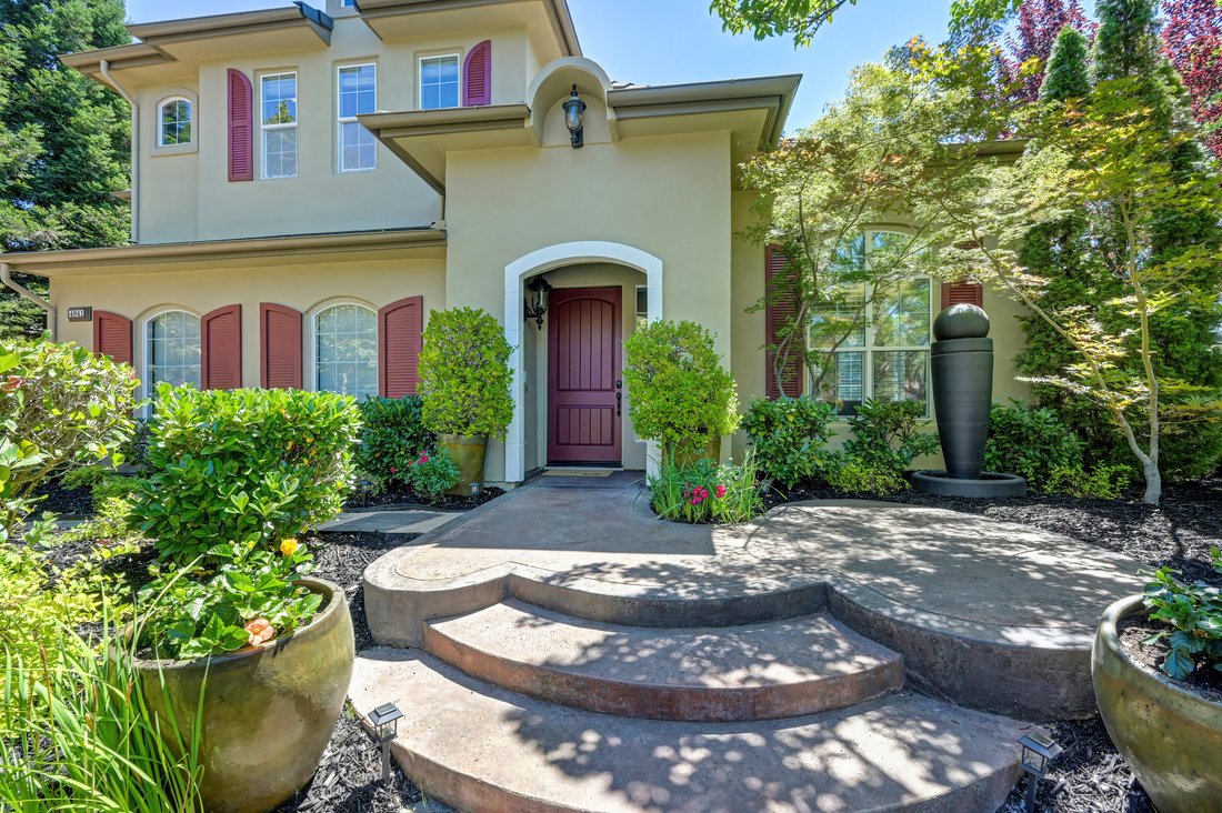 Roseville, California, United States 3 - 18372048
