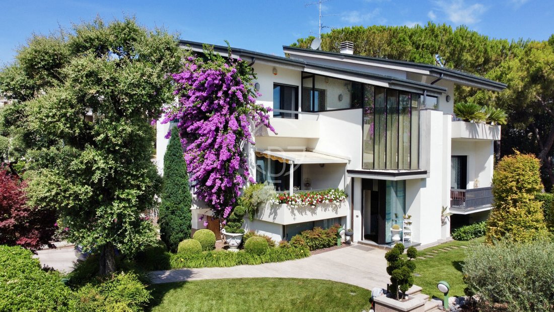 Villa in Desenzanino, Desenzano del Garda, Lombardy 2 - 18371735