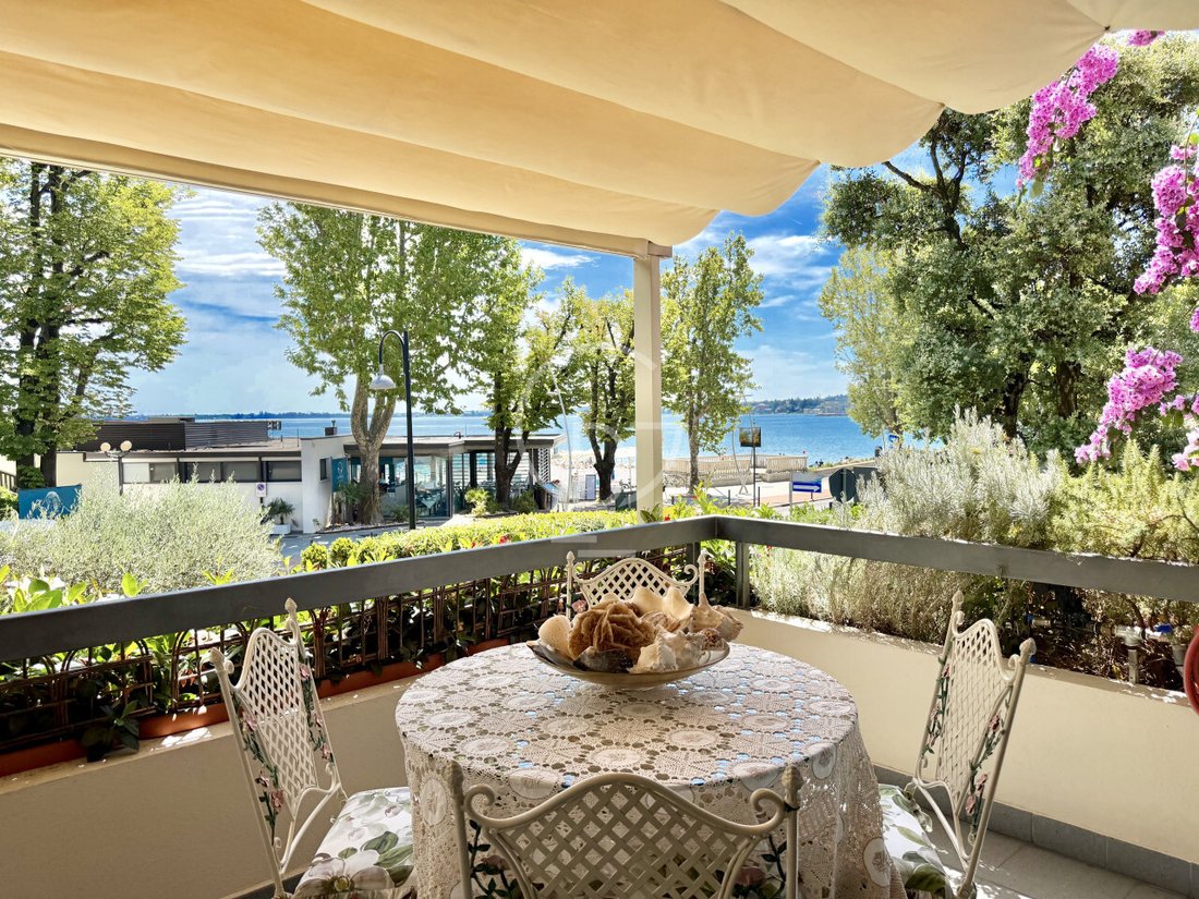Villa in Desenzanino, Desenzano del Garda, Lombardy 1 - 18371735