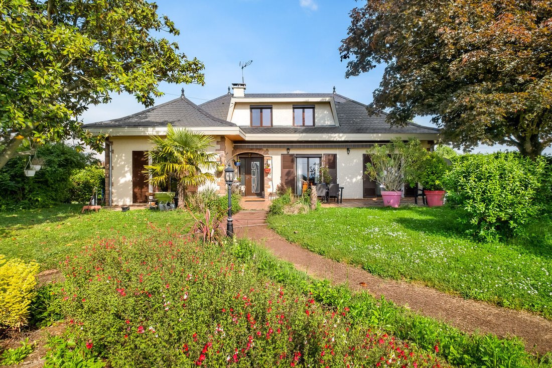 Villa in Mi Plaine-Manissieux-Village, Saint-Priest, France 2 - 18368665