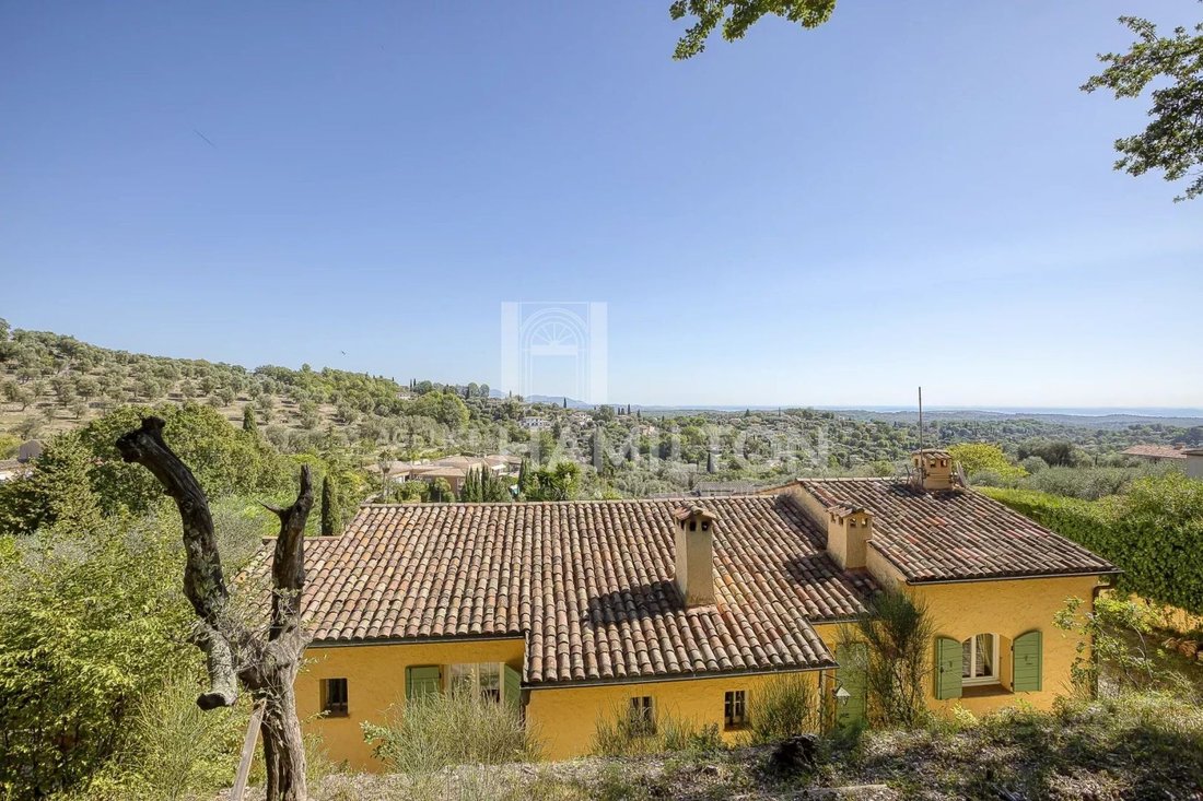 Villa in Le Rouret, Provence-Alpes-Côte d'Azur, France 2 - 17992449