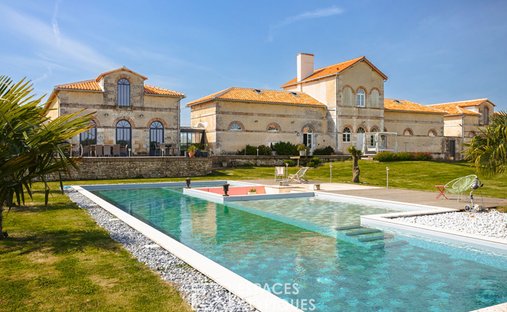 Villa in Benon, Nouvelle-Aquitaine, France 1