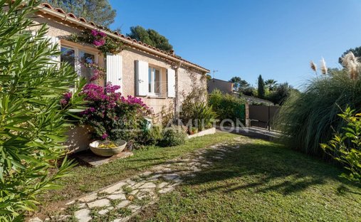 Villa in Bois Fleuri-Chevre d'Or-Saint Philippe, Biot, France 1