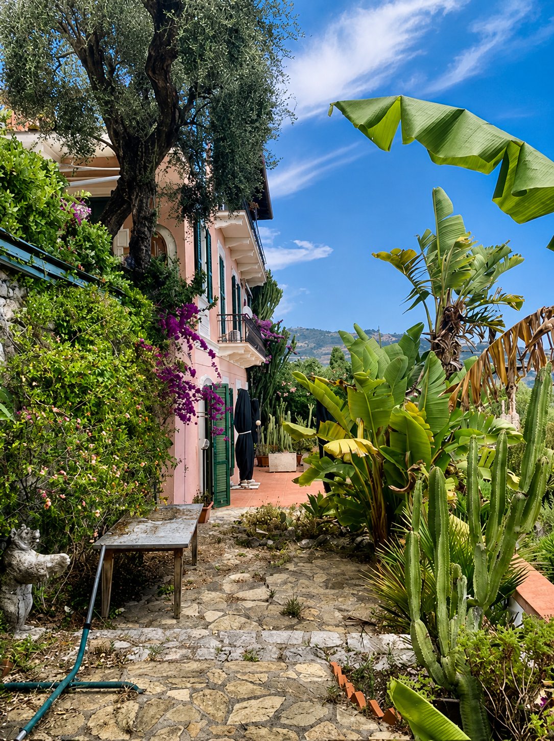 Apartment in Grimaldi di Ventimiglia, Ventimiglia, Liguria 1 - 18372224