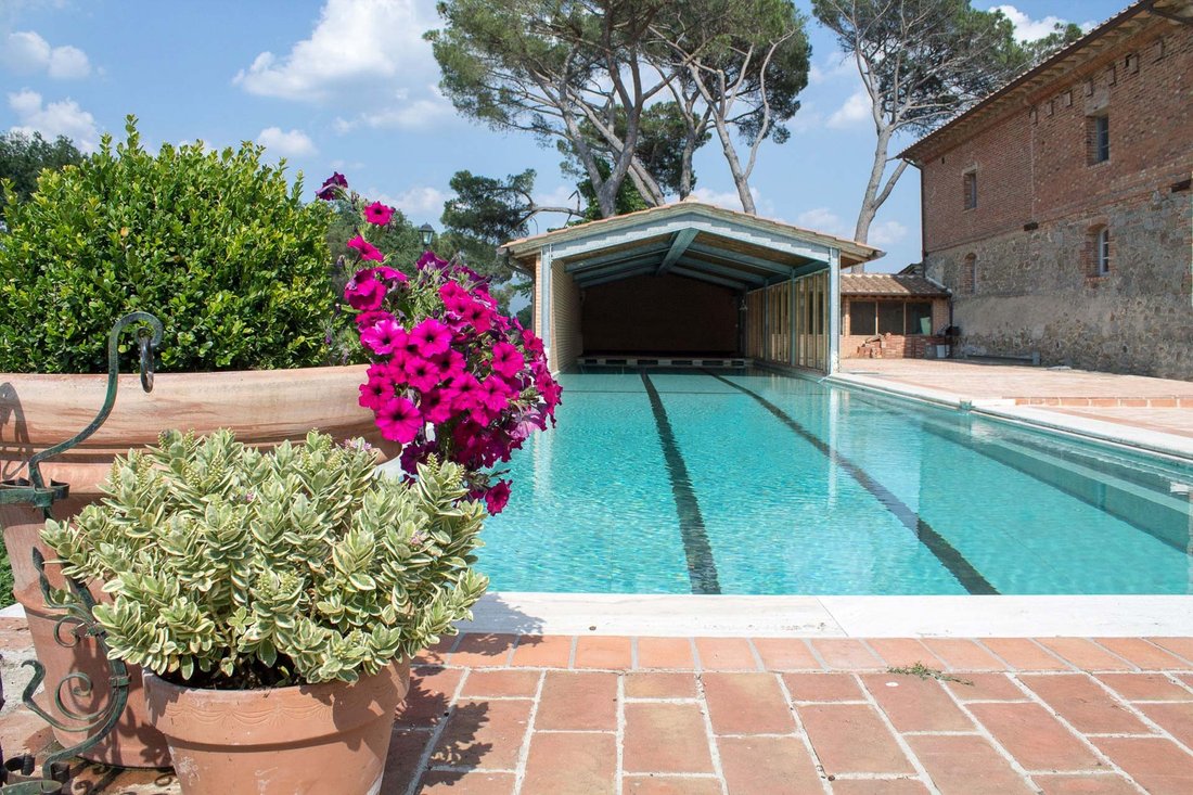 Villa in Monte San Savino, Tuscany, Italy 2 - 18372310
