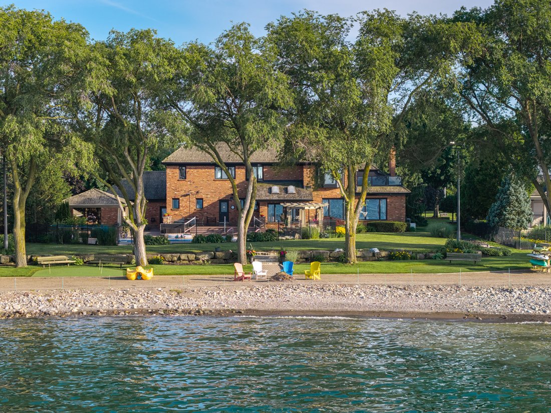 Estate in Hamilton, Ontario, Canada 1 - 18372213