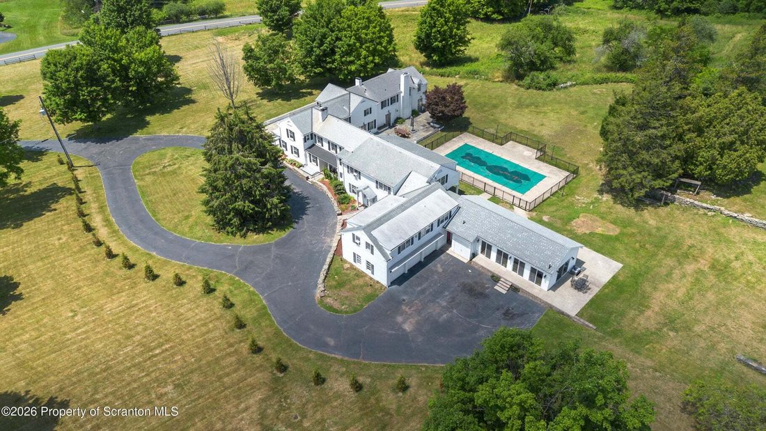 House in Dalton, Pennsylvania, United States 3 - 18372216