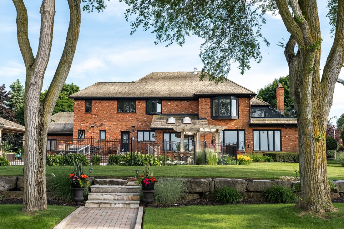 Estate in Hamilton, Ontario, Canada 4 - 18372213