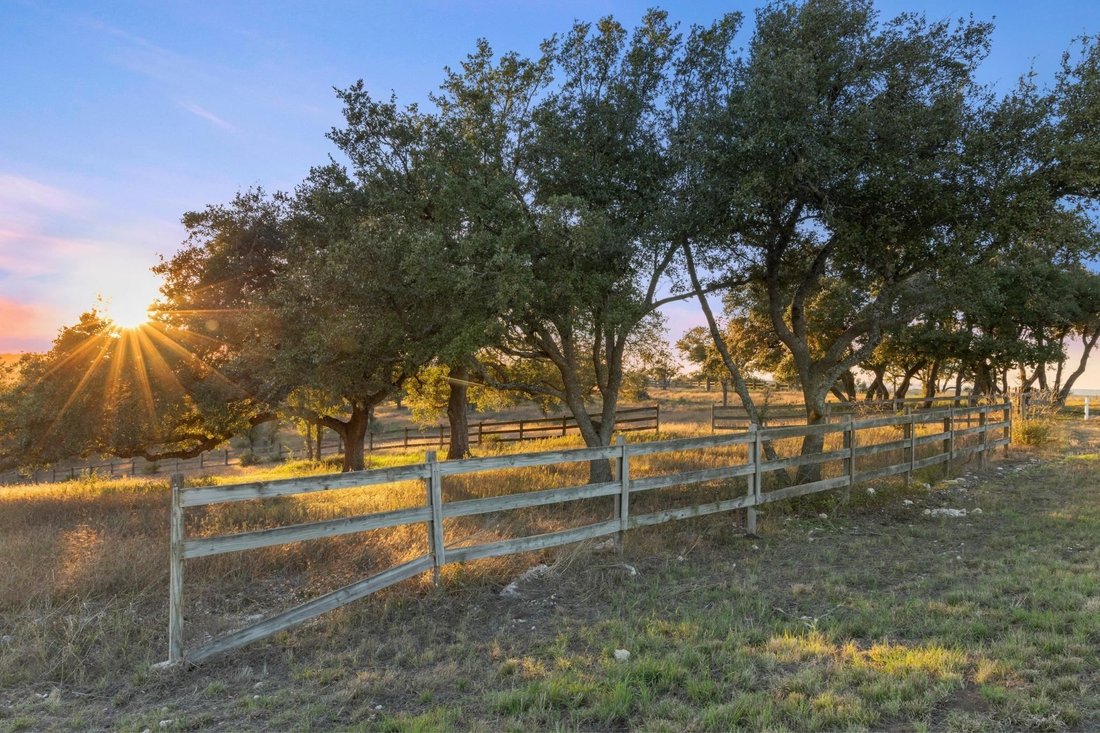 House in Spicewood, Texas, United States 3 - 18379277