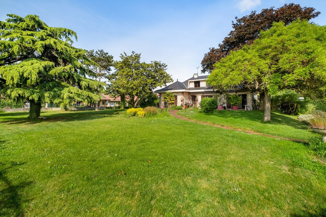 Villa in Mi Plaine-Manissieux-Village, Saint-Priest, France 3 - 18368665