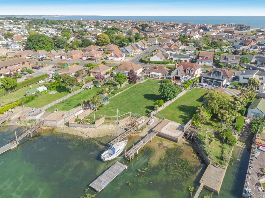 House in Hayling Island, England 2 - 18372851
