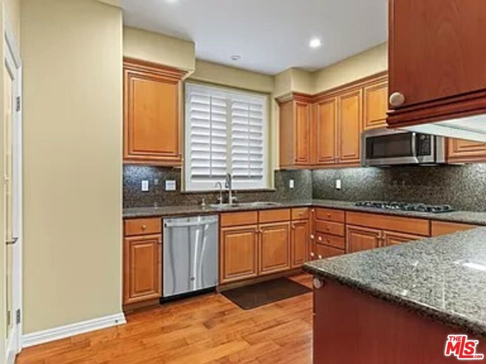 Condo in Los Angeles, California, United States 3 - 18377817