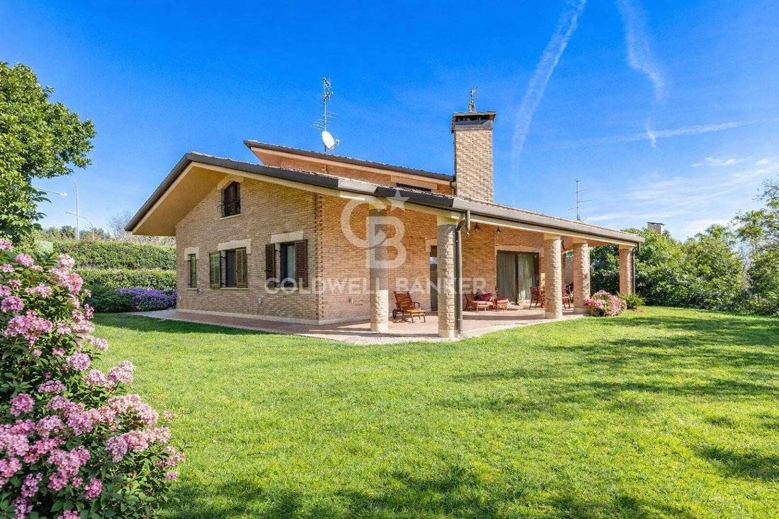 Villa in Lesmo, Lombardy, Italy 1 - 17353475