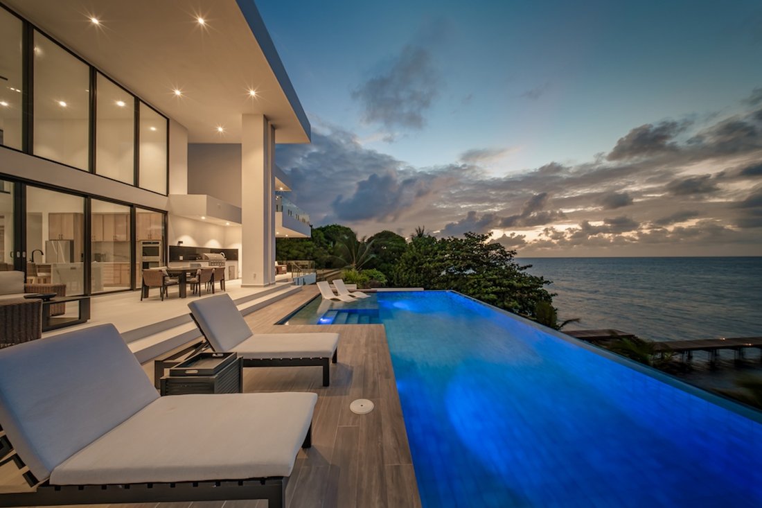House in Camp Bay, Bay Islands Department, Honduras 1 - 18380575