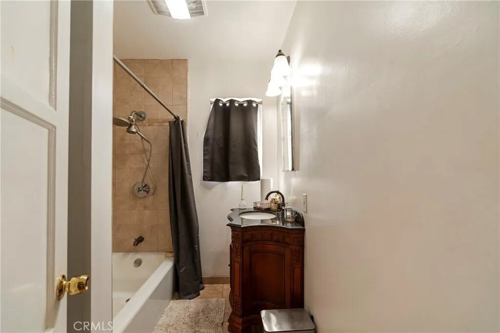 Los Angeles, California, United States 3 - 17645280