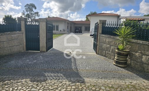 Villa in Santo Tirso, Couto (Santa Cristina e Sao Miguel) e Burgaes, Porto District, Portugal 1